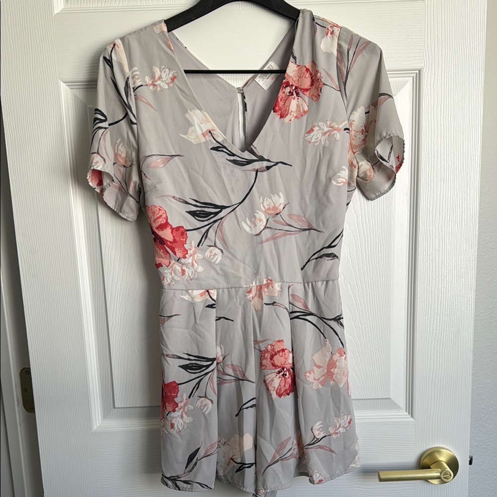 Lavender W Pink Floral V-Neck Short Sleeve Romper Keyhole Back